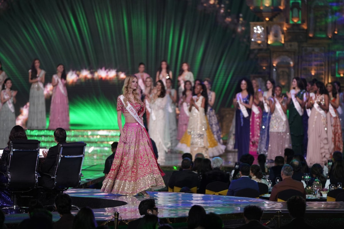 Contestants in custom handloom AK