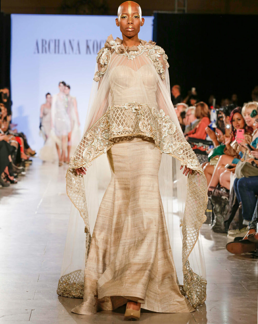 Sem Violência Fishtail Cape Gown - Archana Kochhar India